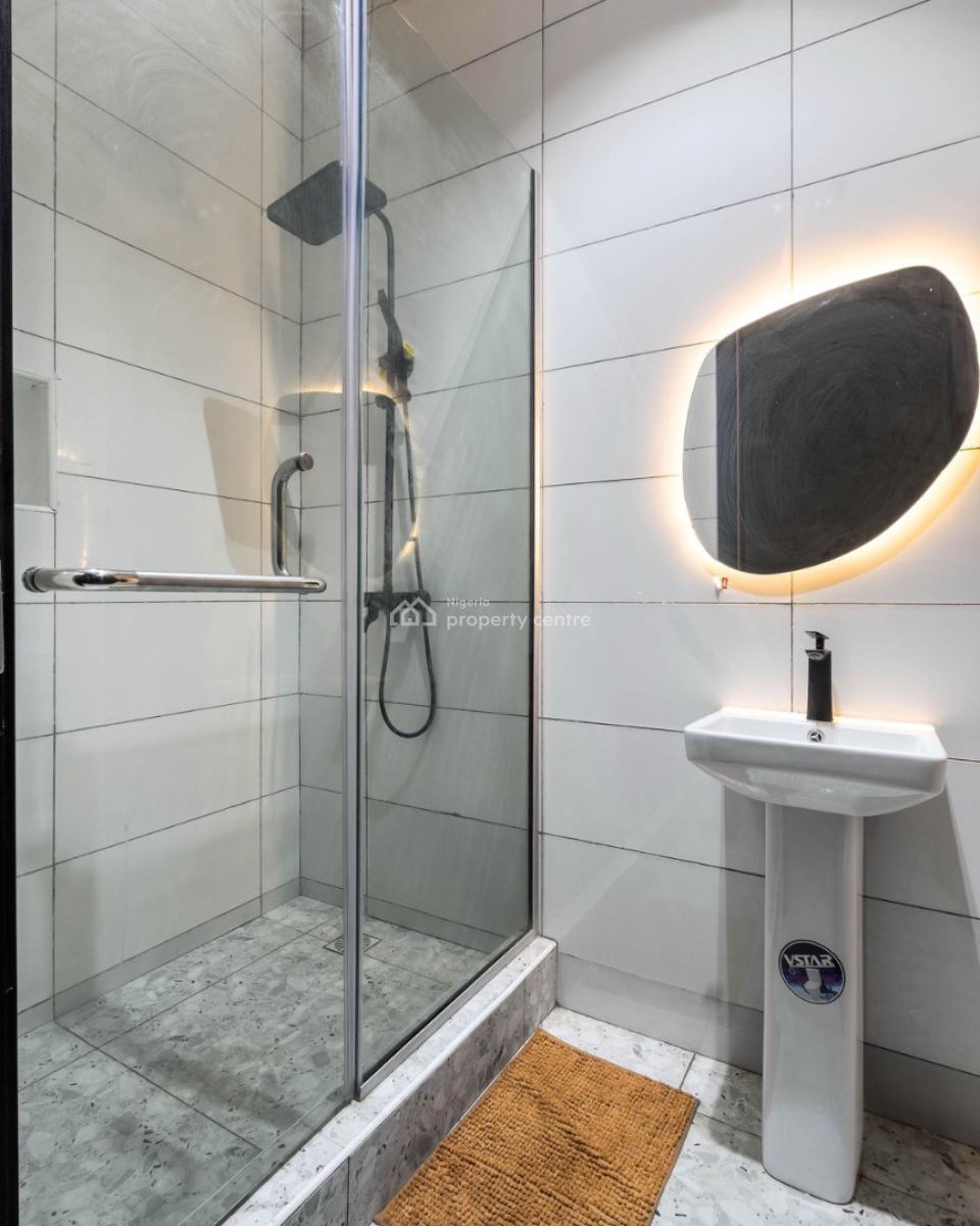 2 Bedroom Apartment with  Snooker, Bathtub and Other Amenities, Lekki Phase 1, Lekki, Lagos, Flat / Apartment Short Let