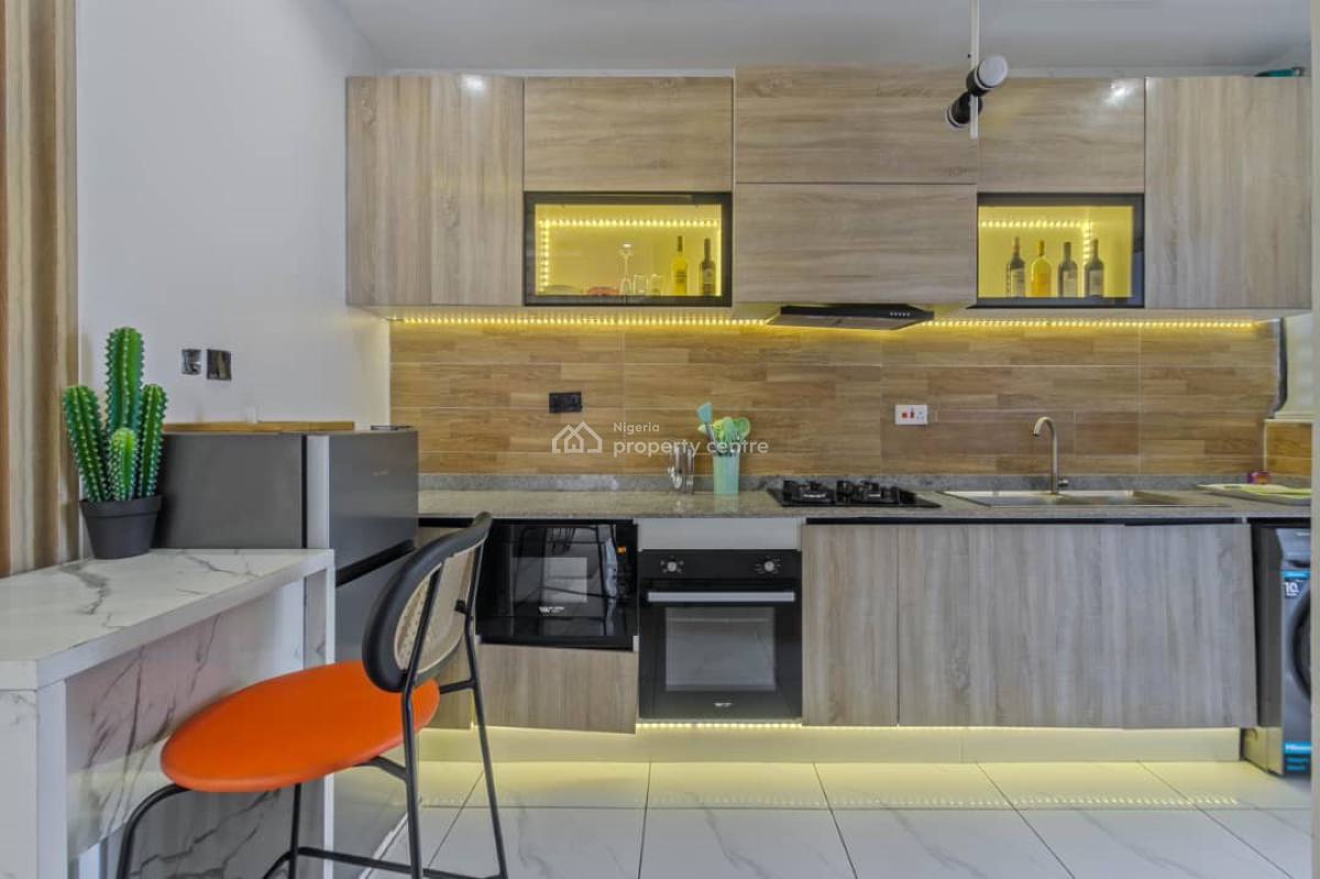 Luxury 1bedroom Penthouse with Spacious Balcony and Ps5, Lekki Phase 1, Lekki, Lagos, Flat / Apartment Short Let