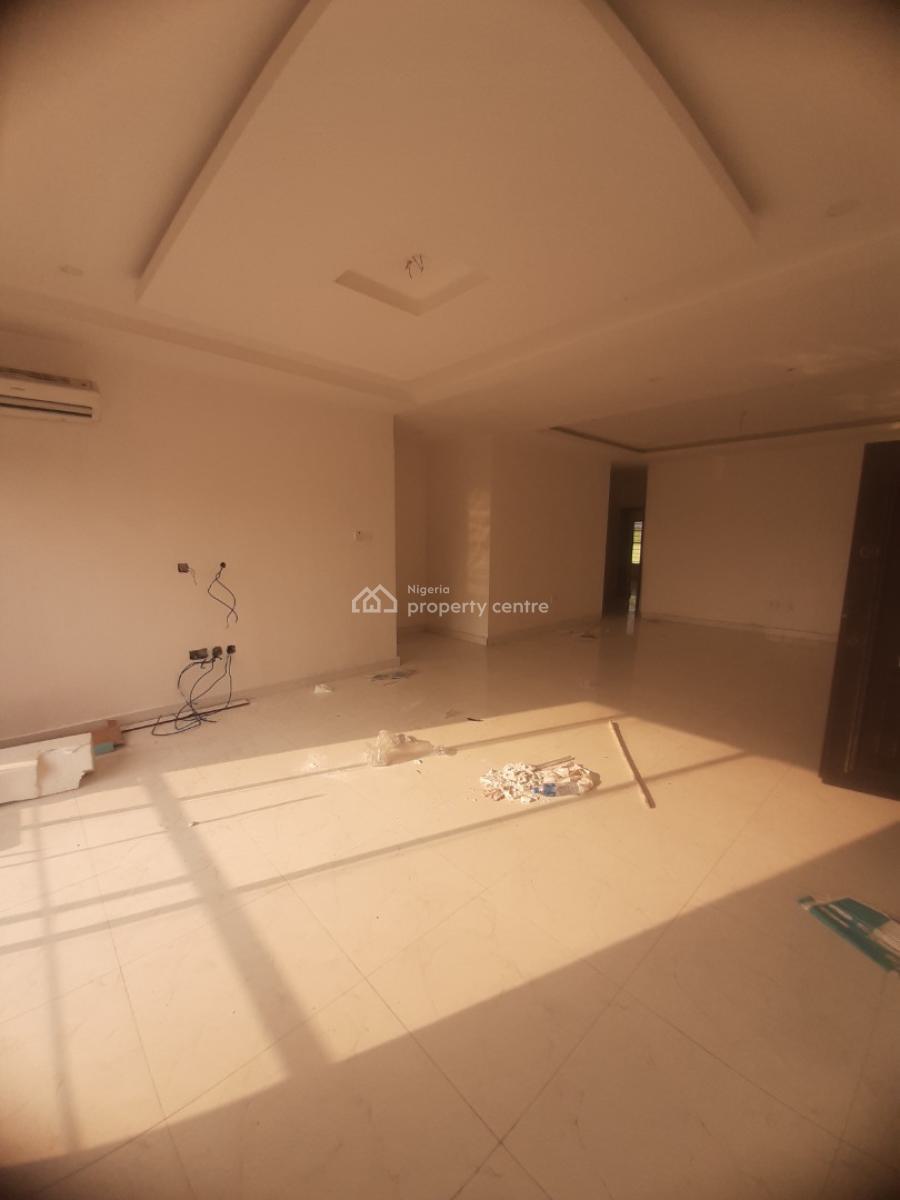 Serviced 3 Bedroom En-suite Flat with Fitted Kiychen, Cooker, Heat Ext, Lekki Phase 1, Lekki, Lagos, Flat / Apartment for Rent