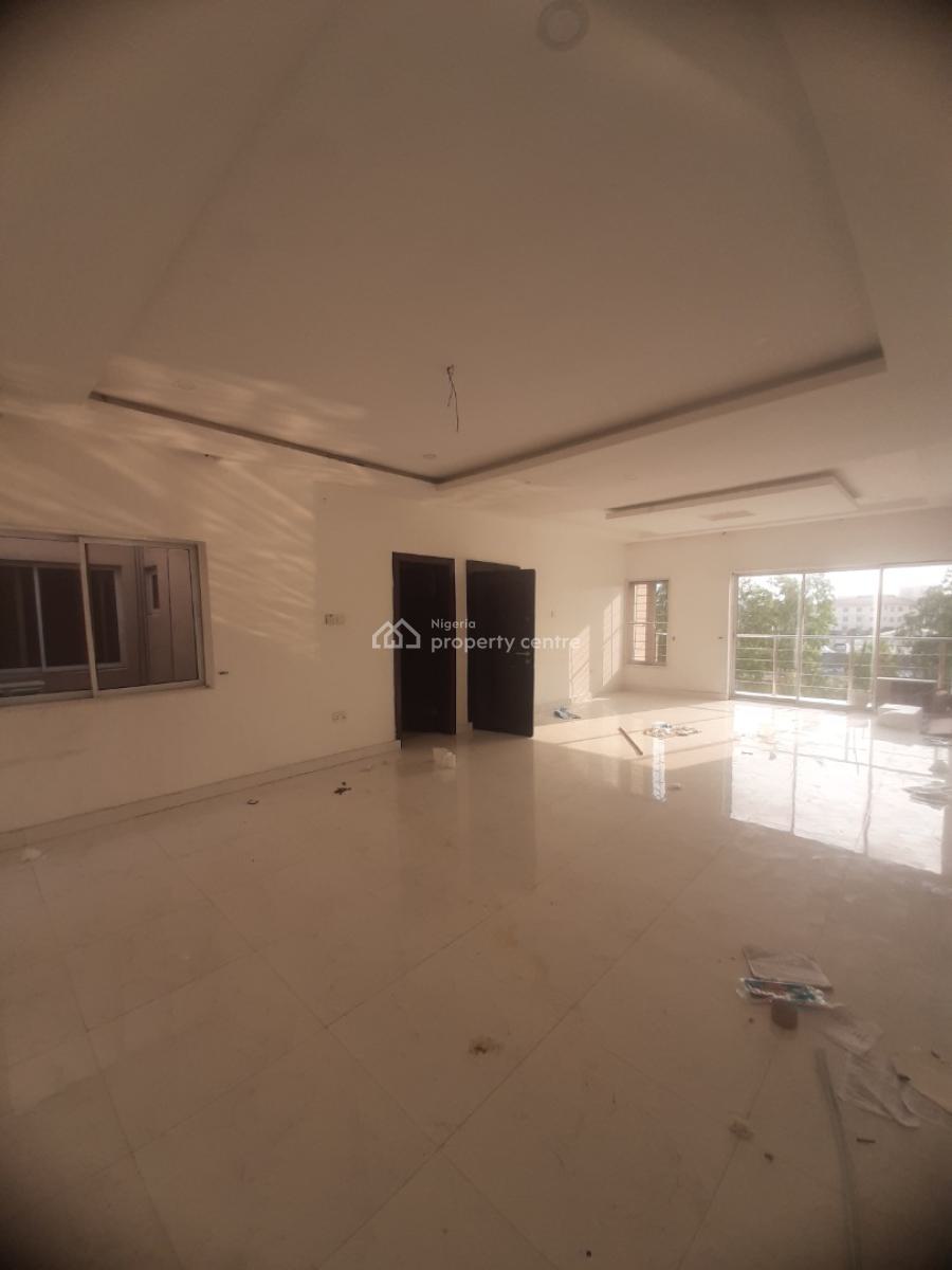 Serviced 3 Bedroom En-suite Flat with Fitted Kiychen, Cooker, Heat Ext, Lekki Phase 1, Lekki, Lagos, Flat / Apartment for Rent
