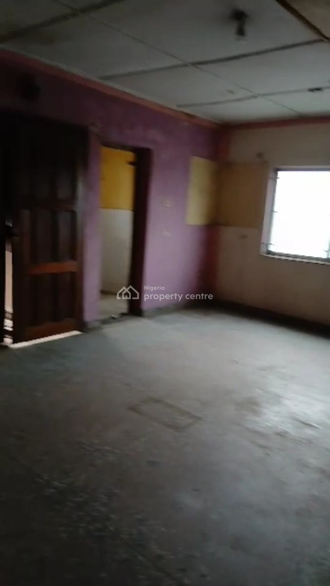 Spacious 2 Bedroom Apartment in Hot Location, Surulere, Lagos, Flat / Apartment for Rent