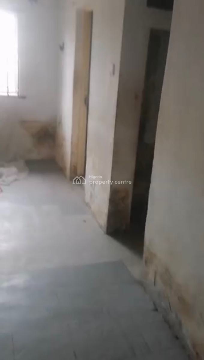 a Standard, Executive Solid Building, Itire-ikate, Surulere, Lagos, Block of Flats for Sale