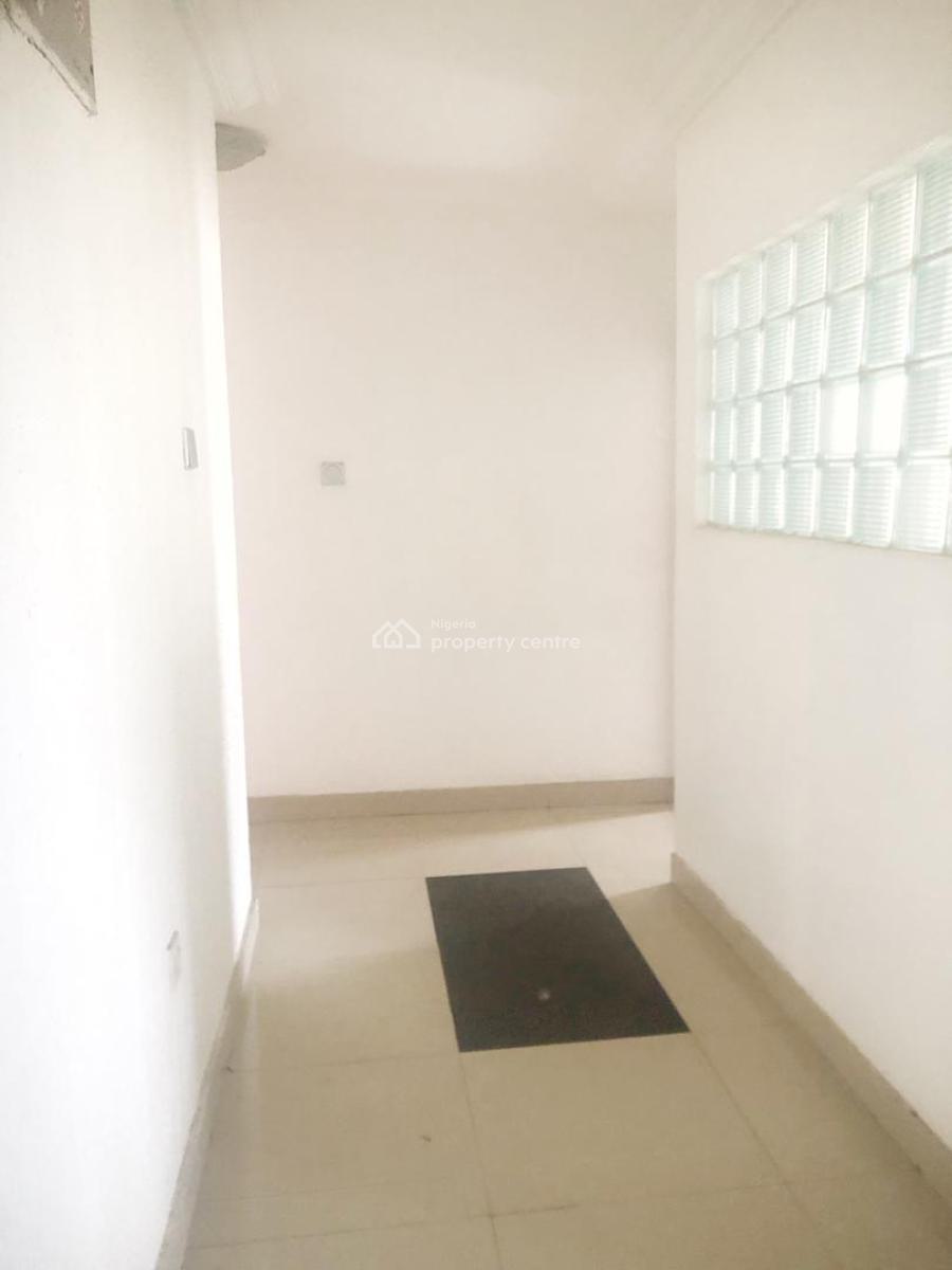 Lovely & Spacious 3 Bedroom Flat Apartment, Magodo Phase 1, Gra Phase 1, Magodo, Lagos, Flat / Apartment for Rent