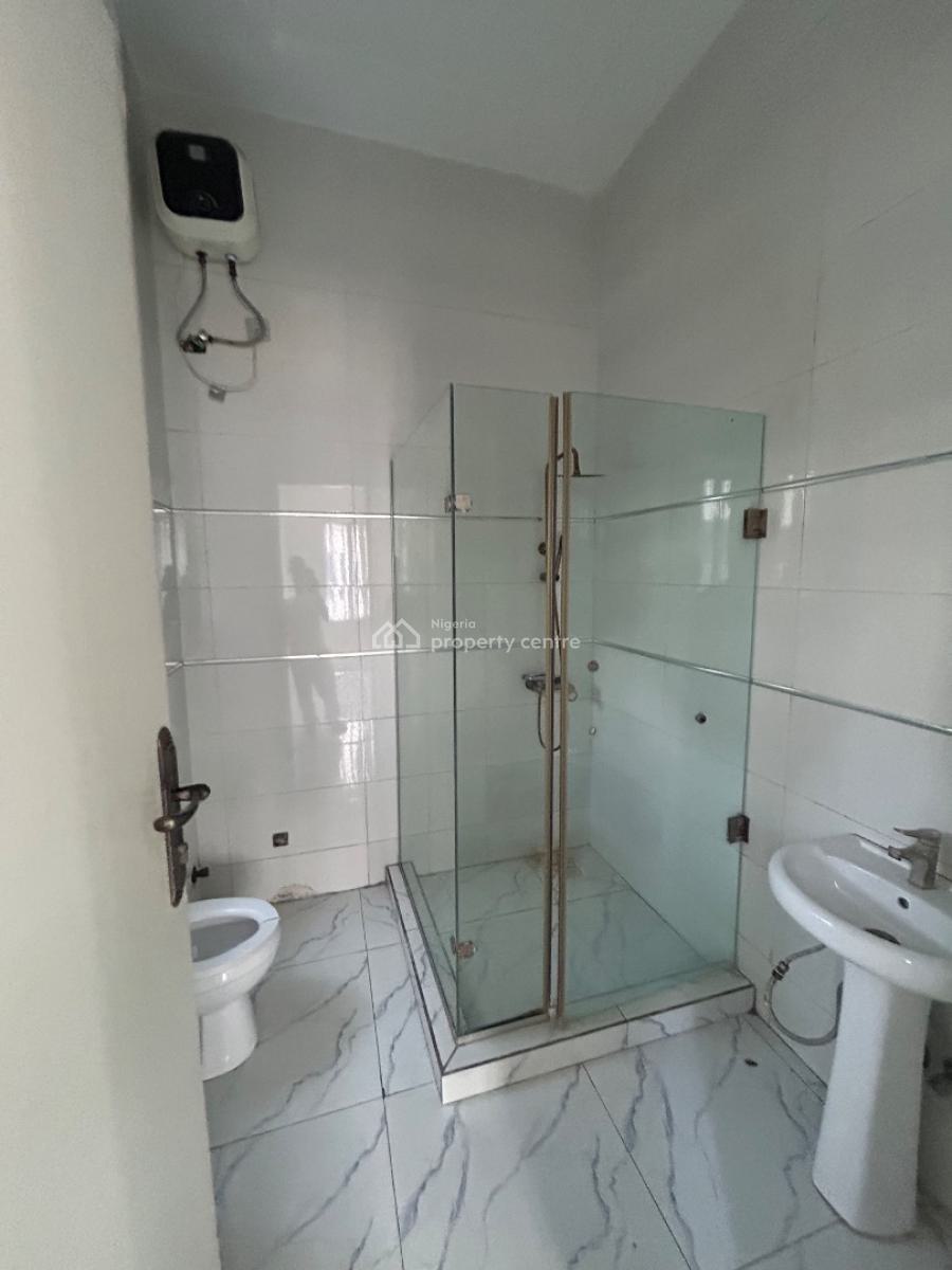 Well Maintained and Spacious 3bedroom Apartment, Osapa, Lekki, Lagos, Flat / Apartment for Rent