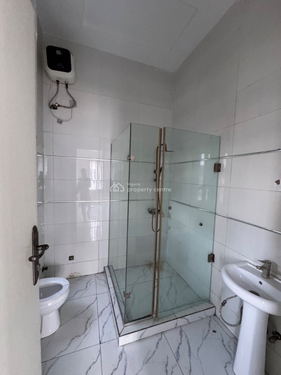 Spacious 3 Bedroom Apartment, Canal West Estate, Osapa, Lekki, Lagos, Flat / Apartment for Rent