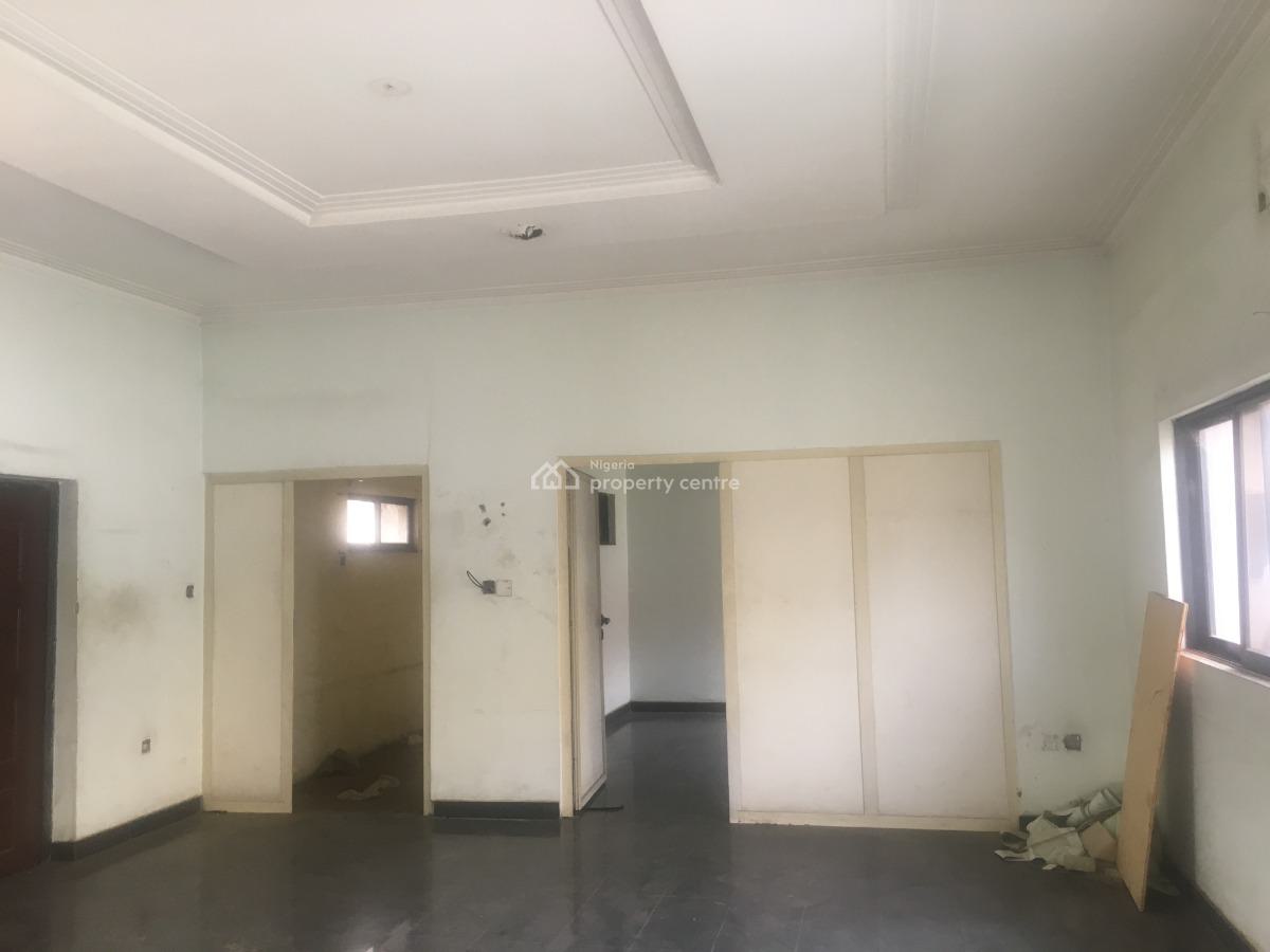 6 Bedrooms Detached Bungalow, Coker Road, Ilupeju, Lagos, Office Space for Rent