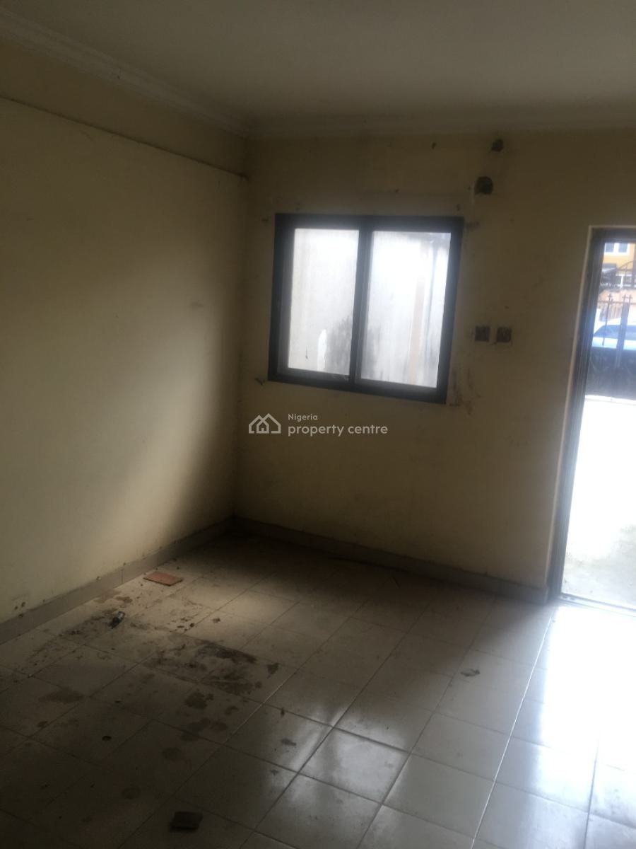 6 Bedrooms Detached Bungalow, Coker Road, Ilupeju, Lagos, Office Space for Rent