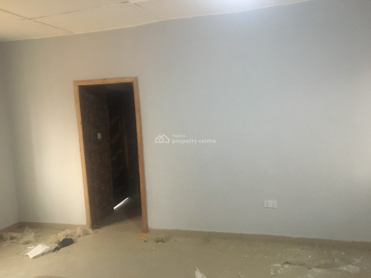6 Bedrooms Detached Bungalow, Coker Road, Ilupeju, Lagos, Office Space for Rent