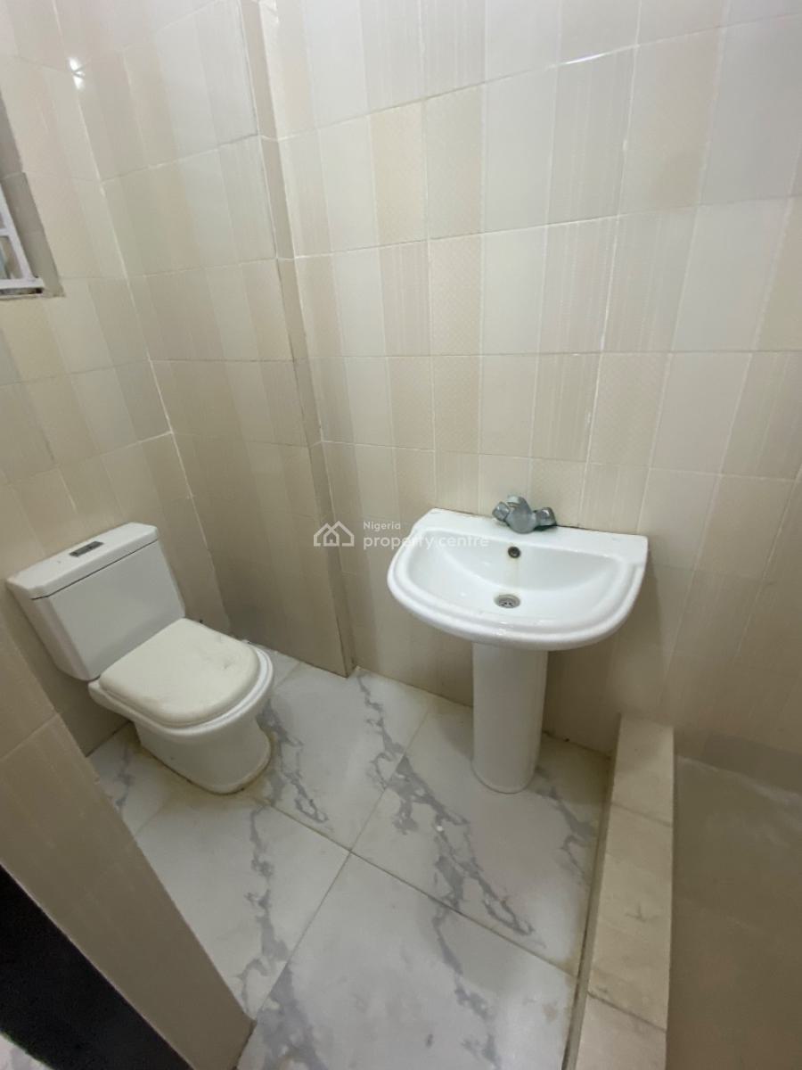 Elegant 2 Bedroom Flo Cared at Phase 1 Serene Environment, Lekki Phase 1 , Serene Environment, Lekki Phase 1, Lekki, Lagos, Flat / Apartment for Rent