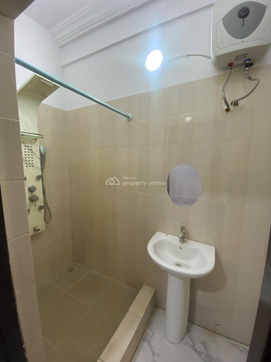 Elegant 2 Bedroom Flo Cared at Phase 1 Serene Environment, Lekki Phase 1 , Serene Environment, Lekki Phase 1, Lekki, Lagos, Flat / Apartment for Rent