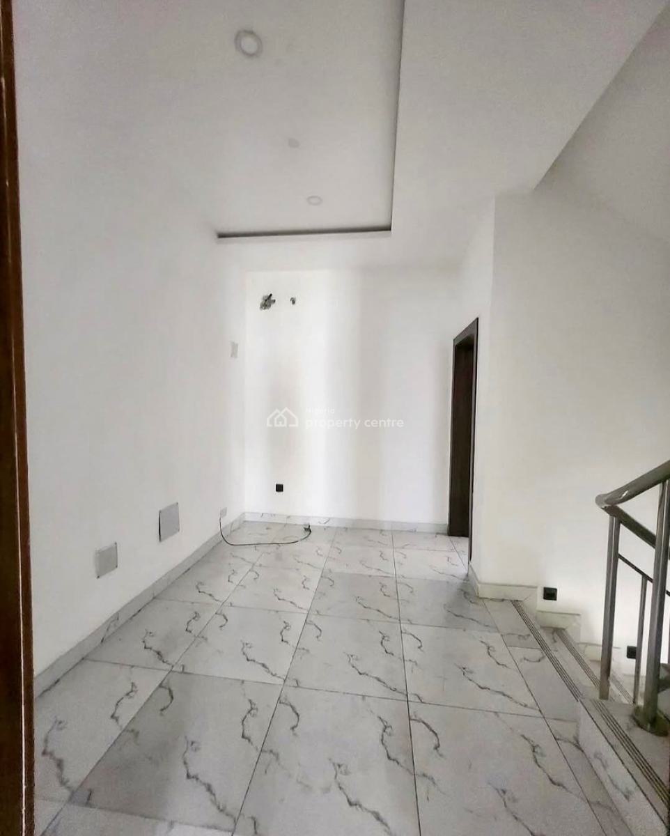 Fully-serviced 4-bed Terrace, Mobile Road, Lekki, Lagos, Terraced Duplex for Rent