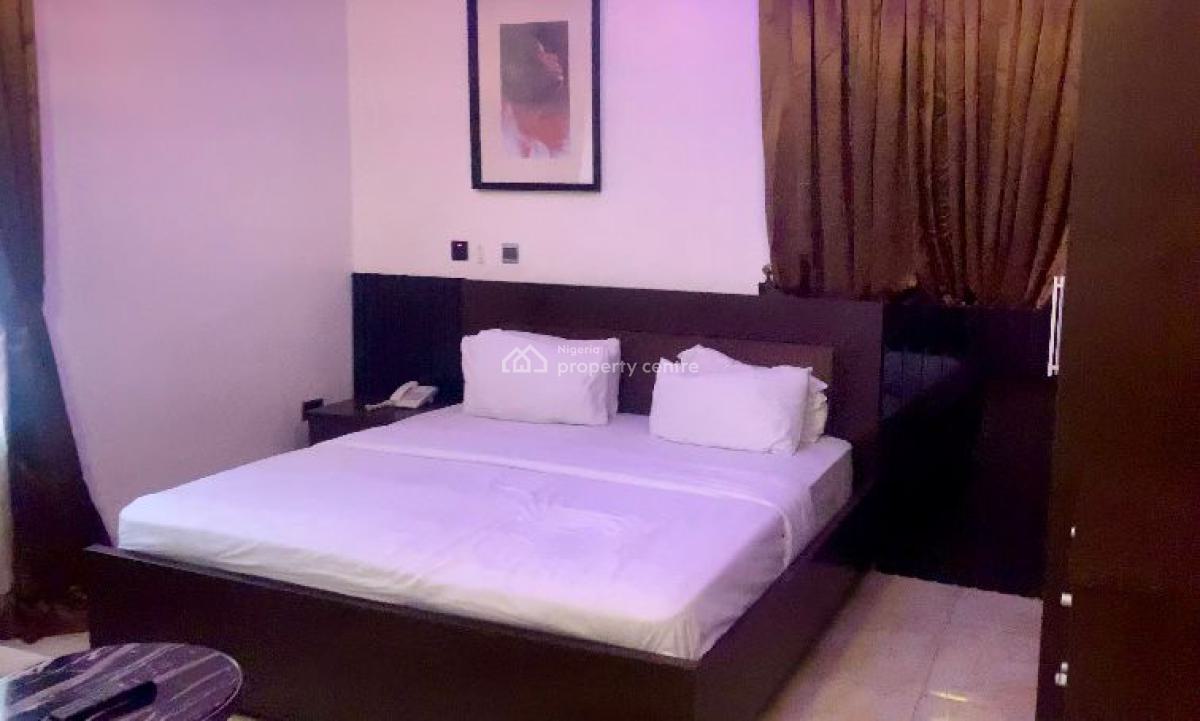 Beautiful and Amiable with Swimming Pool, Eliza Beth Street, Ado, Ajah, Lagos, Mini Flat (room and Parlour) Short Let