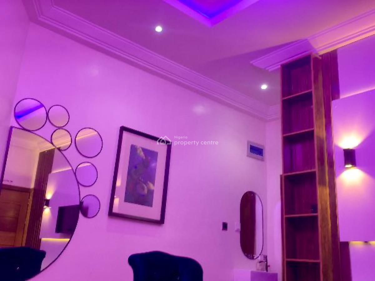 Beautiful and Amiable with Swimming Pool, Eliza Beth Street, Ado, Ajah, Lagos, Mini Flat (room and Parlour) Short Let