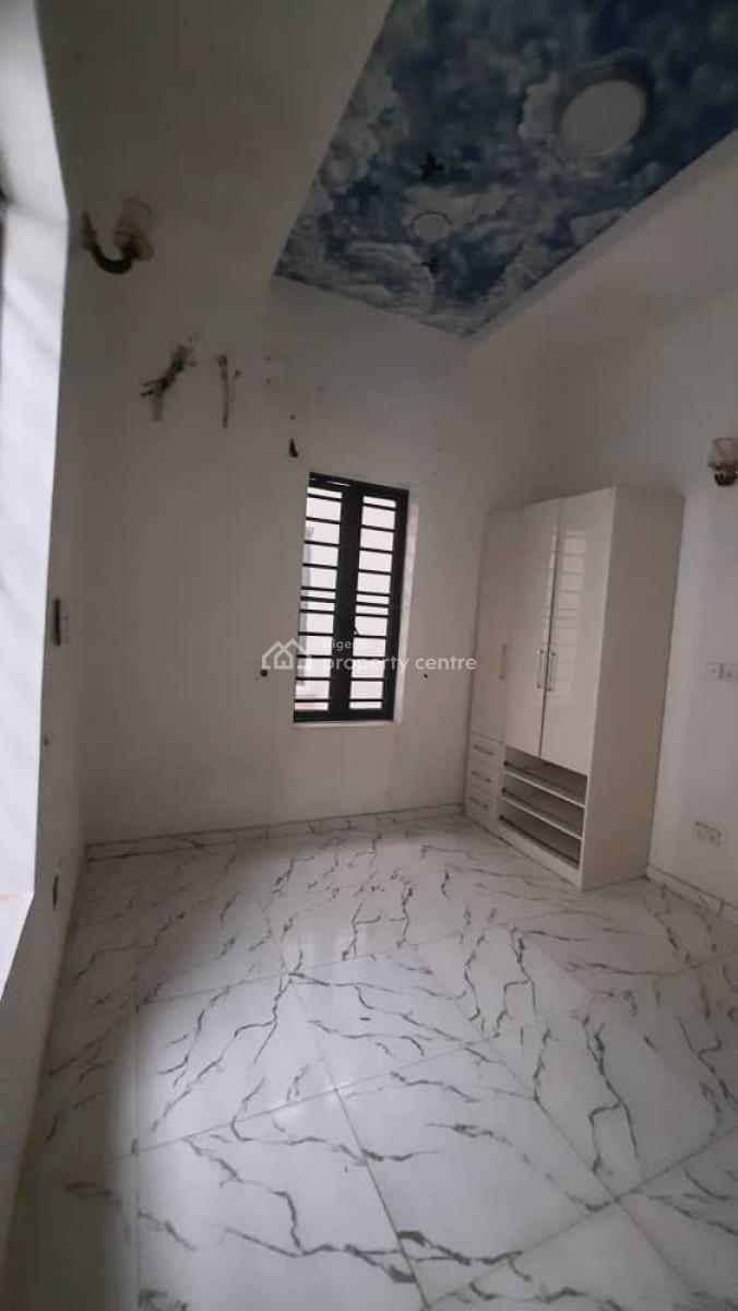 Big Room Downstairs to Share Only Kitchen, Royal Pine Estate, Orchid Road, Lekki, Lagos, Self Contain (single Rooms) for Rent
