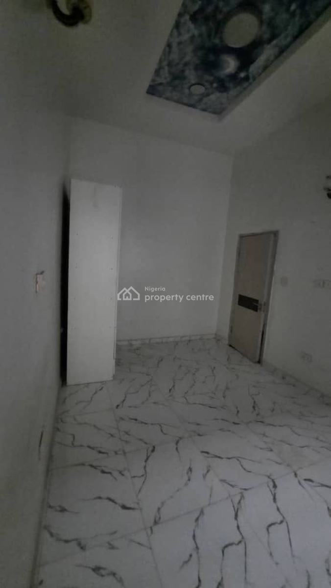 Big Room Downstairs to Share Only Kitchen, Royal Pine Estate, Orchid Road, Lekki, Lagos, Self Contain (single Rooms) for Rent