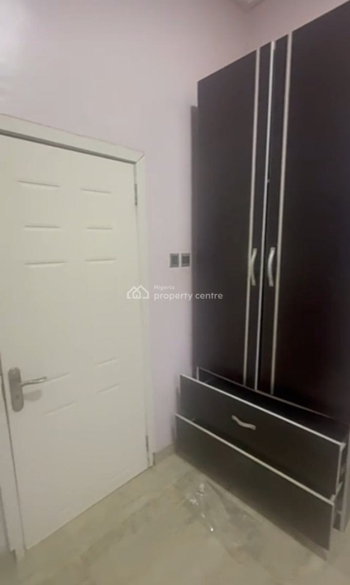 Compact Bedroom( Downstairs) with Air Conditioner, Van Daniels Estate Orchid Road, Lekki, Lagos, Self Contain (single Rooms) for Rent