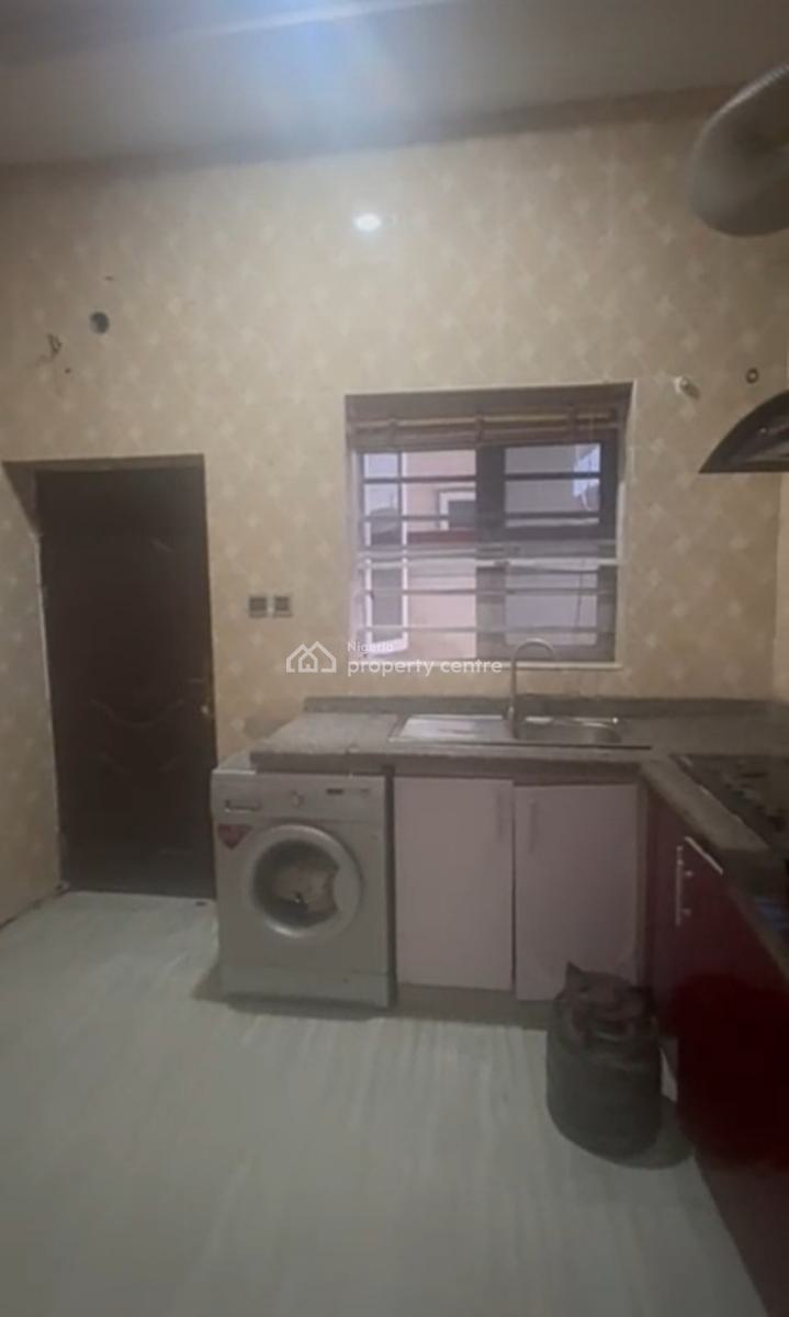Compact Bedroom( Downstairs) with Air Conditioner, Van Daniels Estate Orchid Road, Lekki, Lagos, Self Contain (single Rooms) for Rent