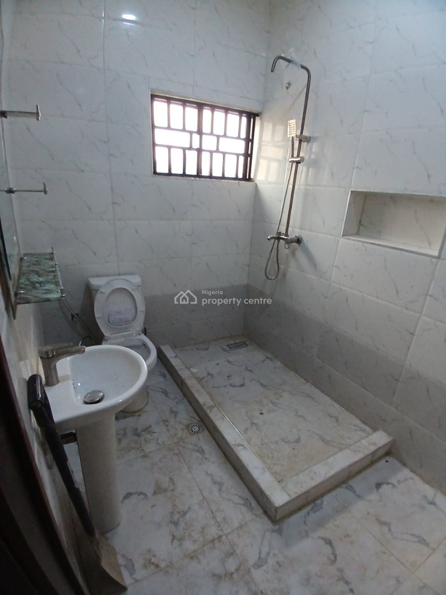 Well Renovated 3 Bedroom Block of Flat, Asokoro Abuja Diplomatic Zone, Asokoro District, Abuja, House for Rent