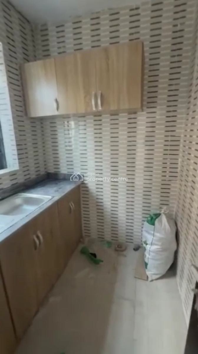 Spacious 2 Bedroom Apartment with Pop Ceiling, Surulere, Lagos, Flat / Apartment for Rent