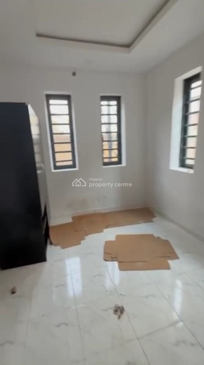 Spacious 2 Bedroom Apartment with Pop Ceiling, Surulere, Lagos, Flat / Apartment for Rent