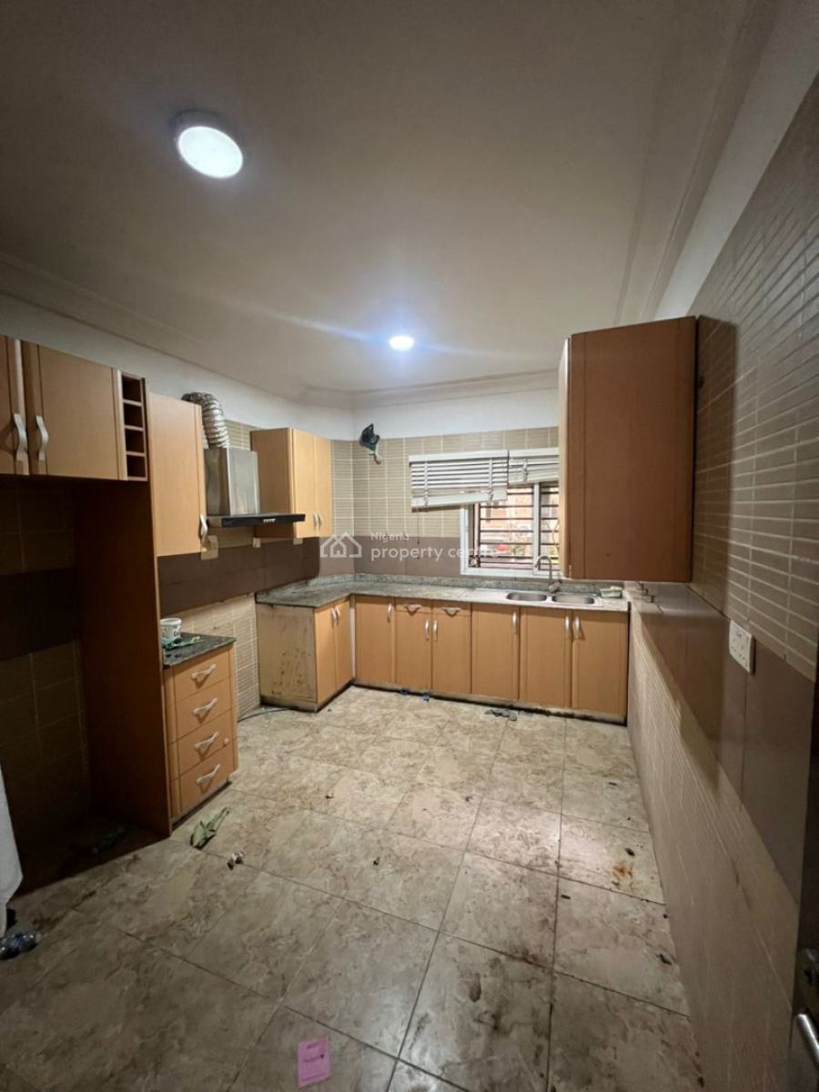 4 Bedroom Terrace Duplex in a Secured Estate, Osapa, Lekki, Lagos, Terraced Duplex for Rent