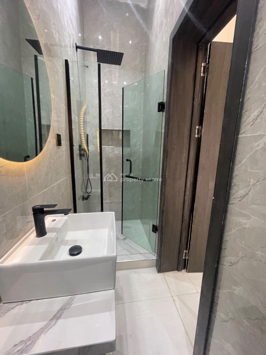 Very Standard 2 Bedroom, Lekki Phase 1, Lekki, Lagos, Flat / Apartment for Rent