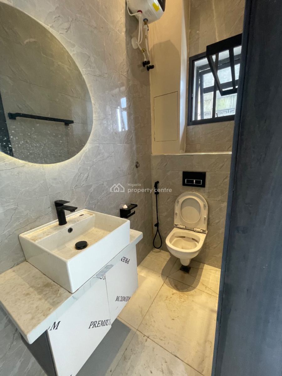 Very Standard 2 Bedroom, Lekki Phase 1, Lekki, Lagos, Flat / Apartment for Rent