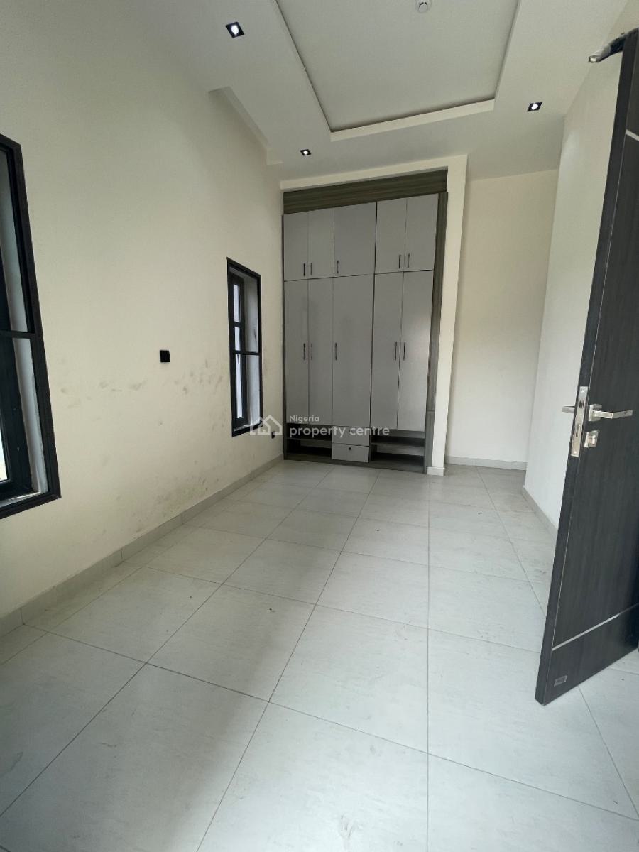 Very Standard 2 Bedroom, Lekki Phase 1, Lekki, Lagos, Flat / Apartment for Rent