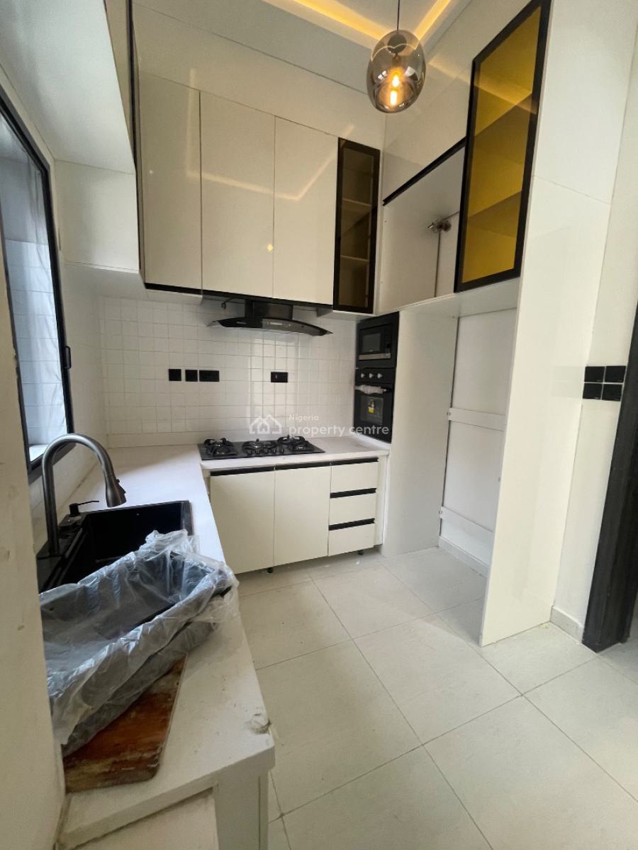 Very Standard 2 Bedroom, Lekki Phase 1, Lekki, Lagos, Flat / Apartment for Rent