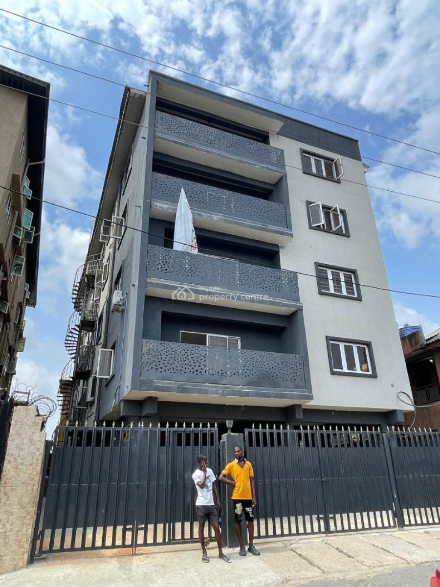 Eye Catchy Built 3 Bedroom Apartment with Range of Amenities, Surulere, Lagos, Flat / Apartment for Sale