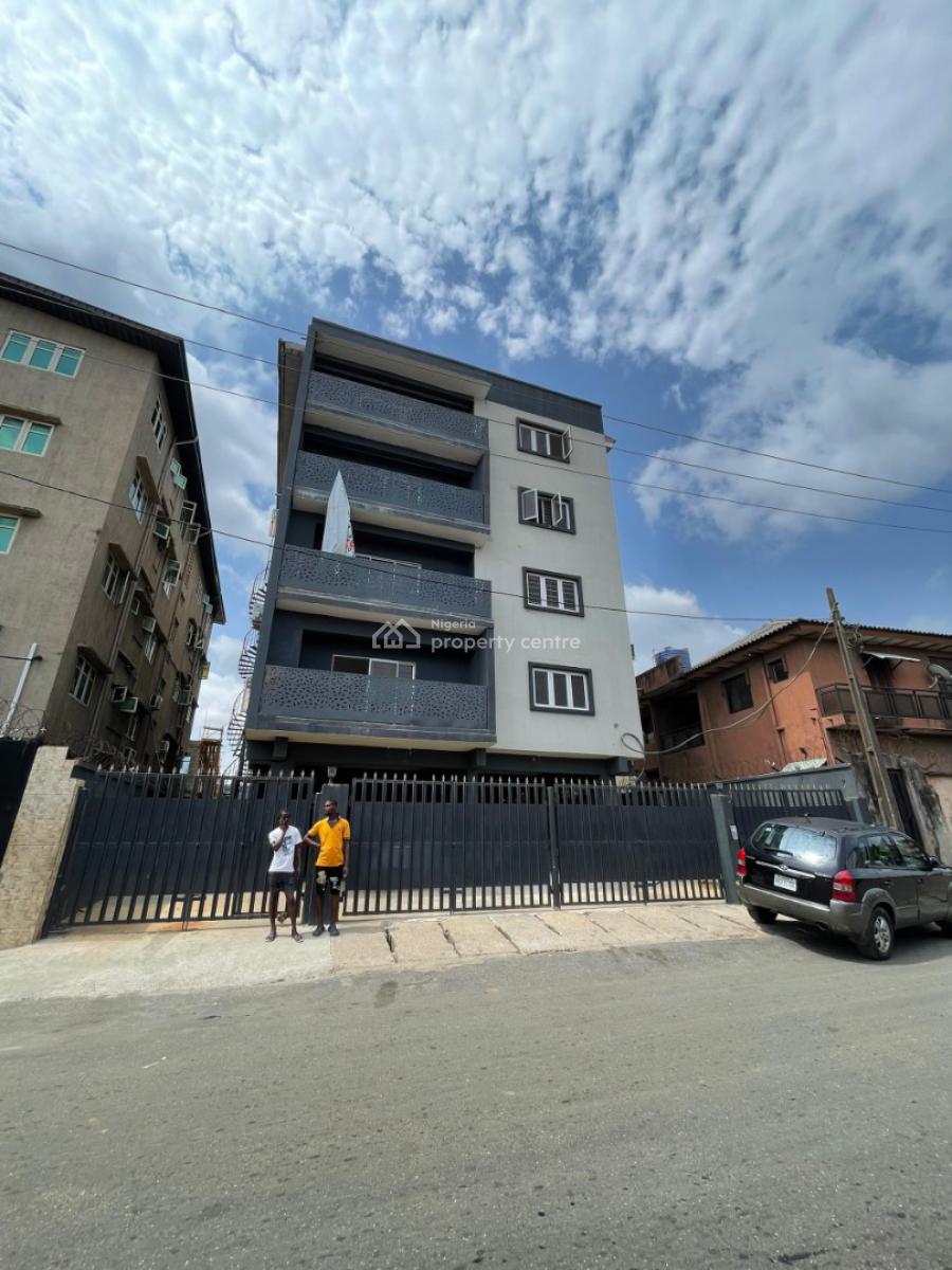 Eye Catchy Built 3 Bedroom Apartment with Range of Amenities, Surulere, Lagos, Flat / Apartment for Sale