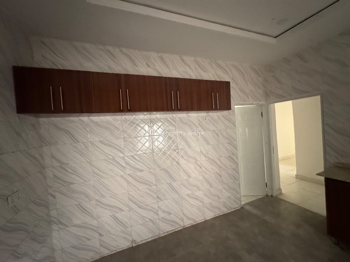 Distress 3bedroom Flat in a Very Secured Neighborhood, Jahi, Jahi, Abuja, Flat / Apartment for Sale