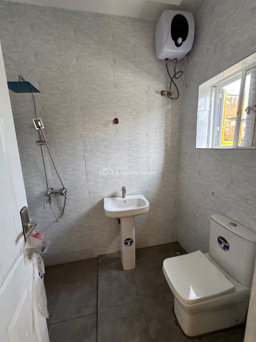 Distress 3bedroom Flat in a Very Secured Neighborhood, Jahi, Jahi, Abuja, Flat / Apartment for Sale