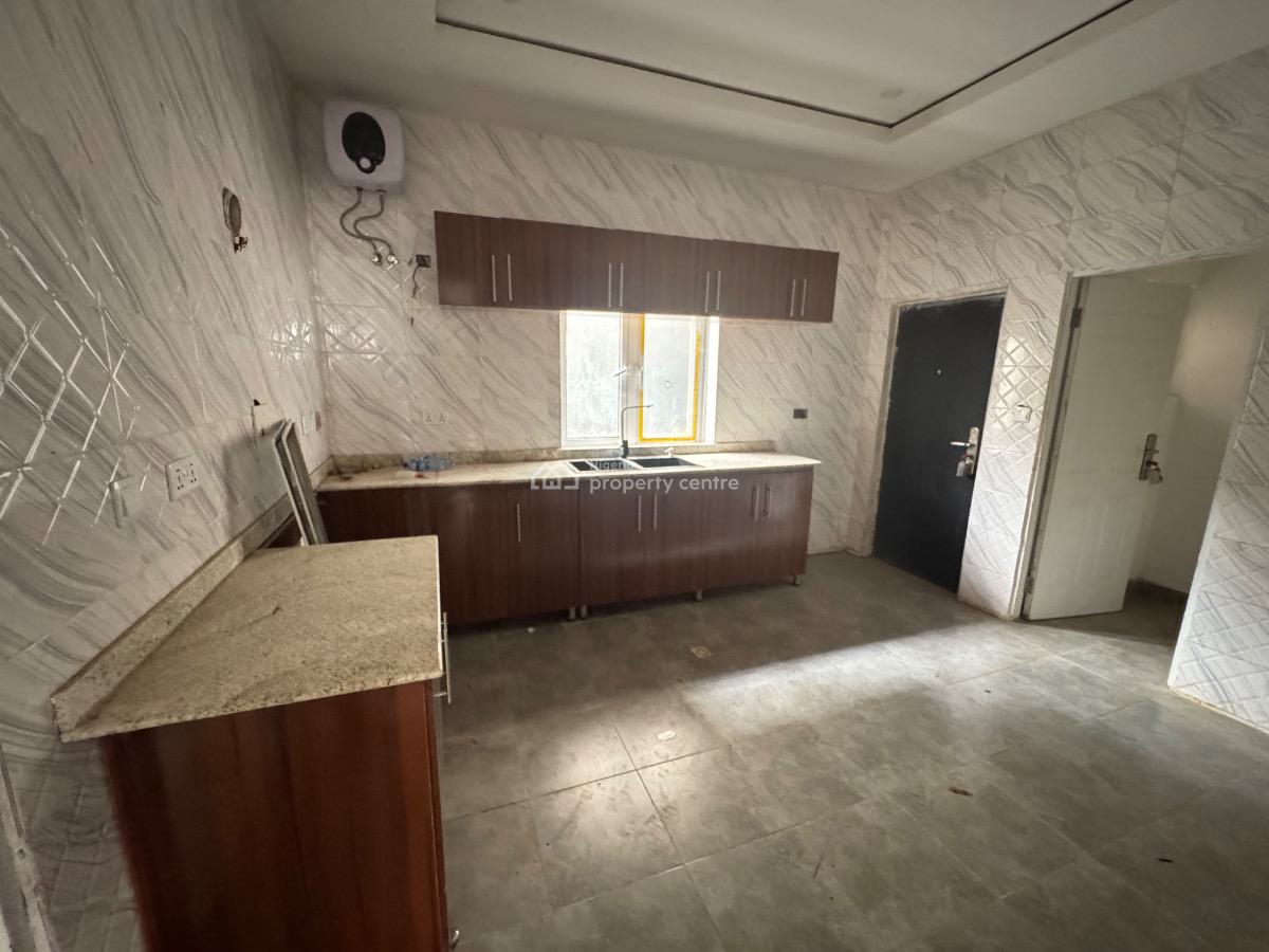 Distress 3bedroom Flat in a Very Secured Neighborhood, Jahi, Jahi, Abuja, Flat / Apartment for Sale