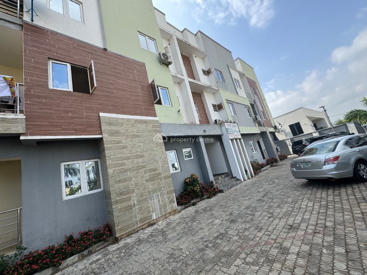 Distress 3bedroom Flat in a Very Secured Neighborhood, Jahi, Jahi, Abuja, Flat / Apartment for Sale