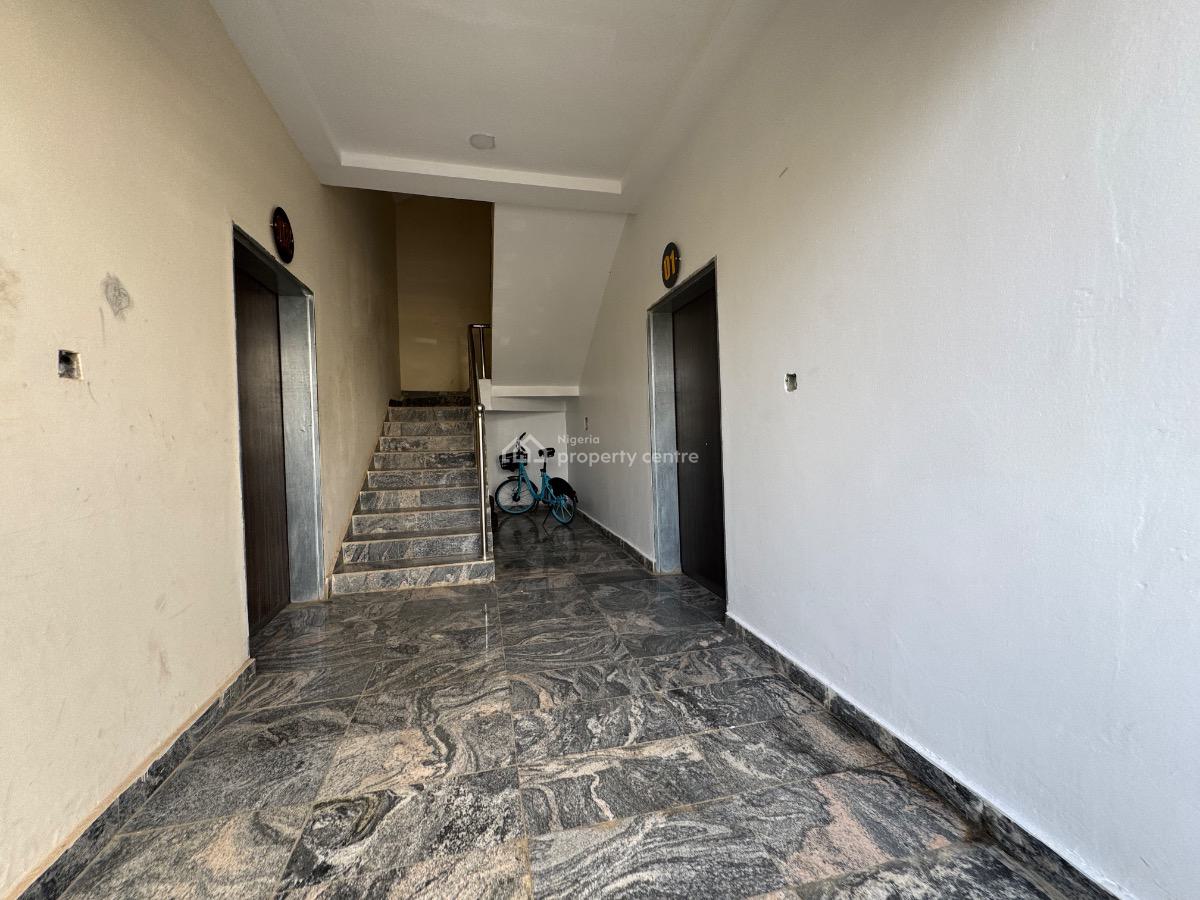 Distress 3bedroom Flat in a Very Secured Neighborhood, Jahi, Jahi, Abuja, Flat / Apartment for Sale