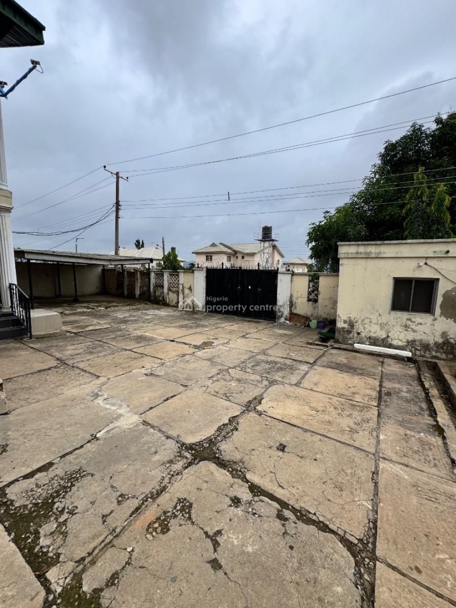Modestly Maintained 4beds Semi Detached Duplex with Bqs, Works and Housing Estate, Gwarinpa, Abuja, Semi-detached Duplex for Sale