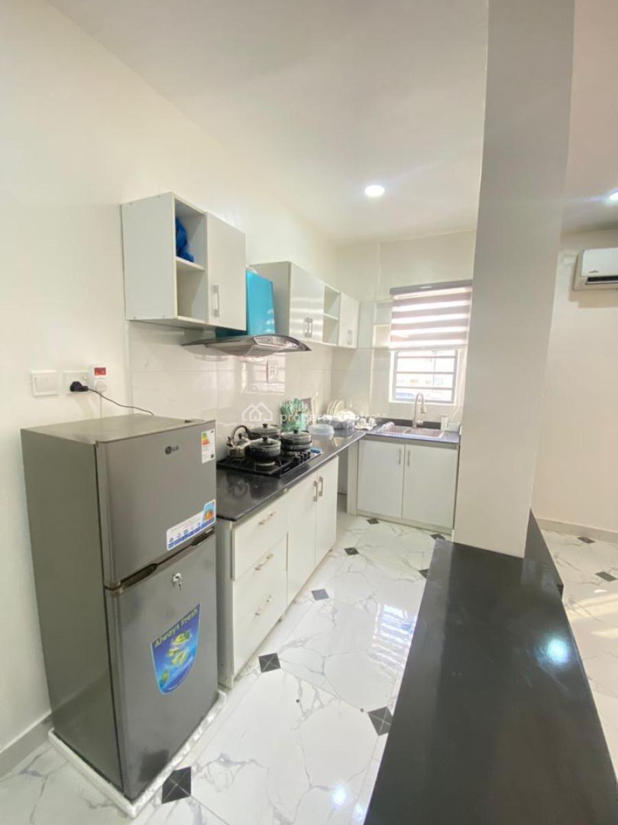 Excellent 2 Bedroom Apartment Within a Serene Environment, Lekki Phase 1, Lekki, Lagos, Flat / Apartment for Sale