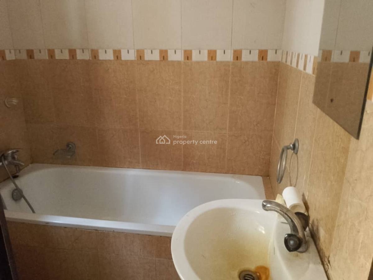 Neatly Used  2 Bedroom Located in a Serene, Ikeja Gra, Ikeja, Lagos, House for Rent