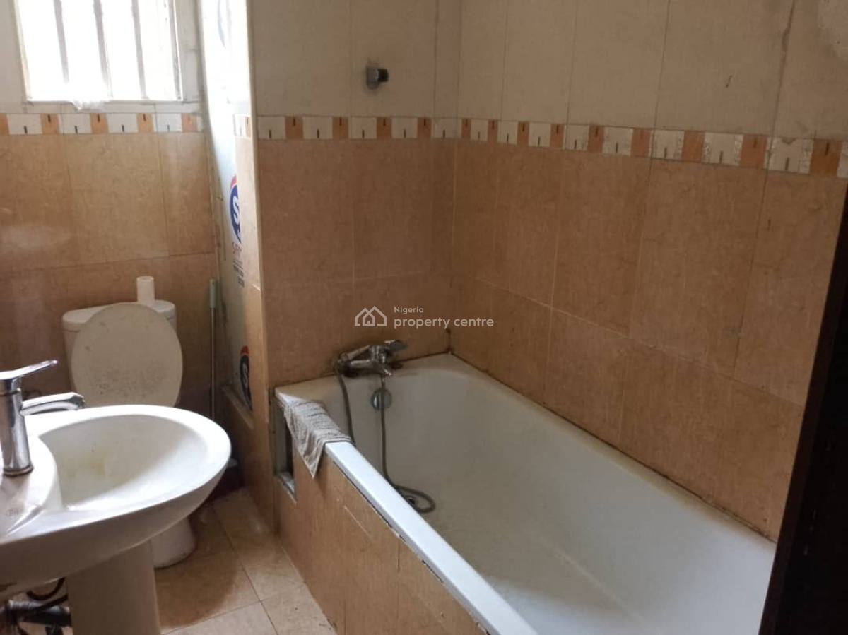 Neatly Used  2 Bedroom Located in a Serene, Ikeja Gra, Ikeja, Lagos, House for Rent