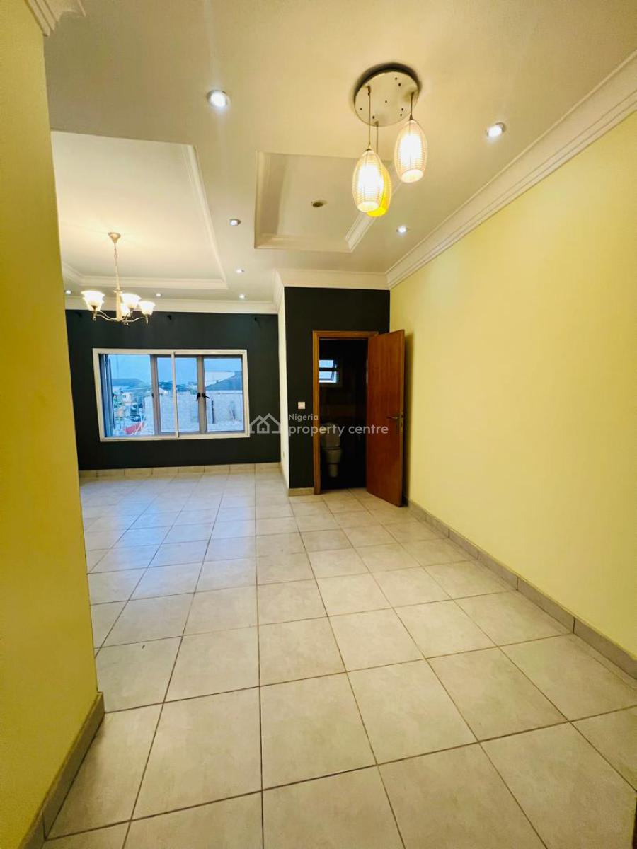 Cozy, Fully Serviced 2 Bedroom Apartment Upstairs, Off Admiralty Way, Lekki Phase 1, Lekki, Lagos, Flat / Apartment for Rent