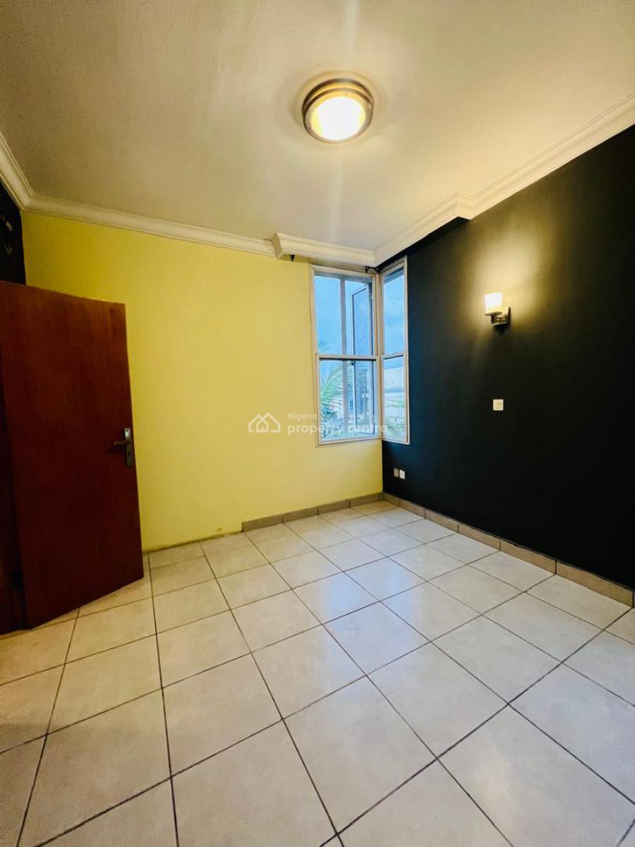 Cozy, Fully Serviced 2 Bedroom Apartment Upstairs, Off Admiralty Way, Lekki Phase 1, Lekki, Lagos, Flat / Apartment for Rent