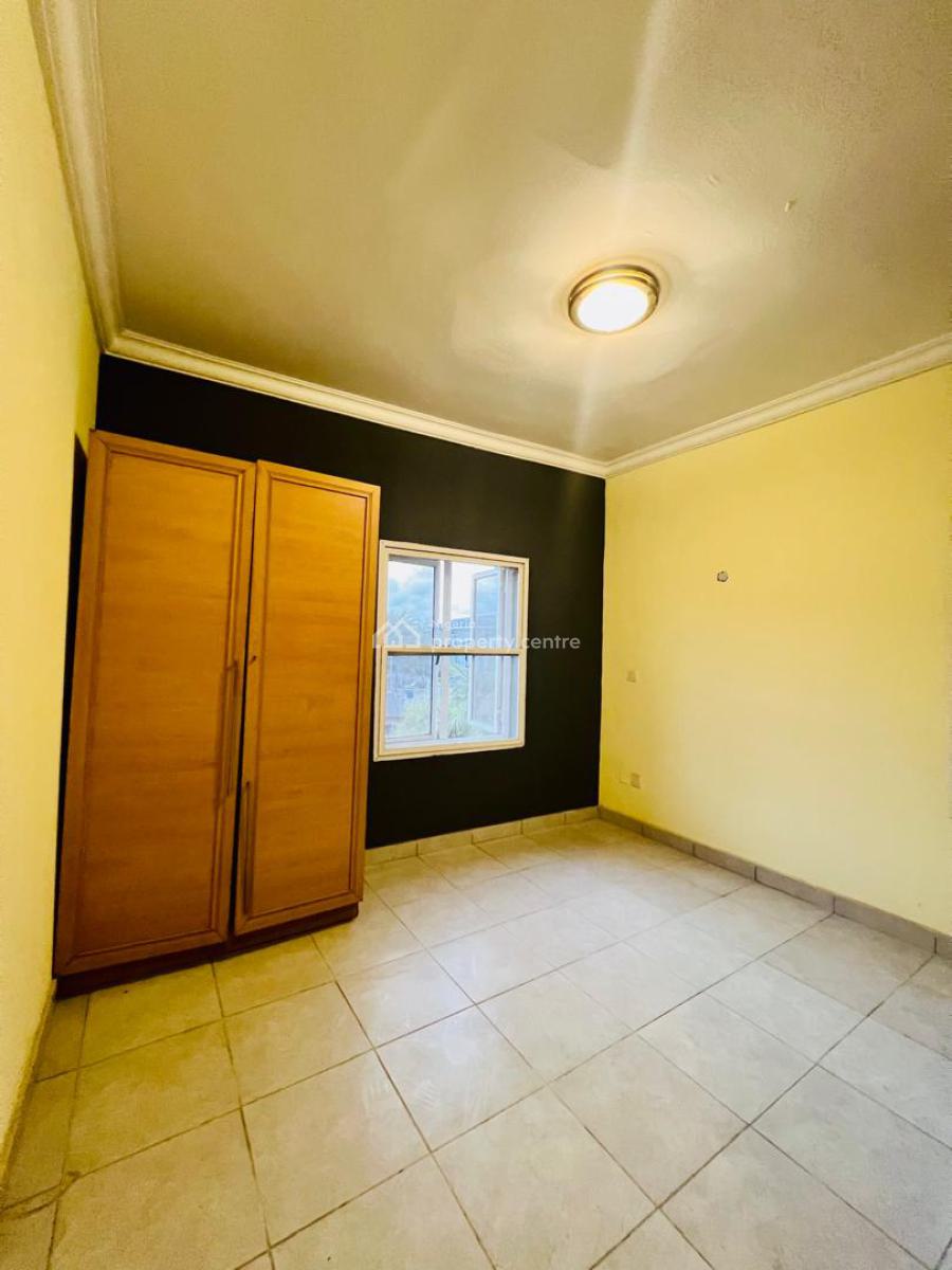 Cozy, Fully Serviced 2 Bedroom Apartment Upstairs, Off Admiralty Way, Lekki Phase 1, Lekki, Lagos, Flat / Apartment for Rent