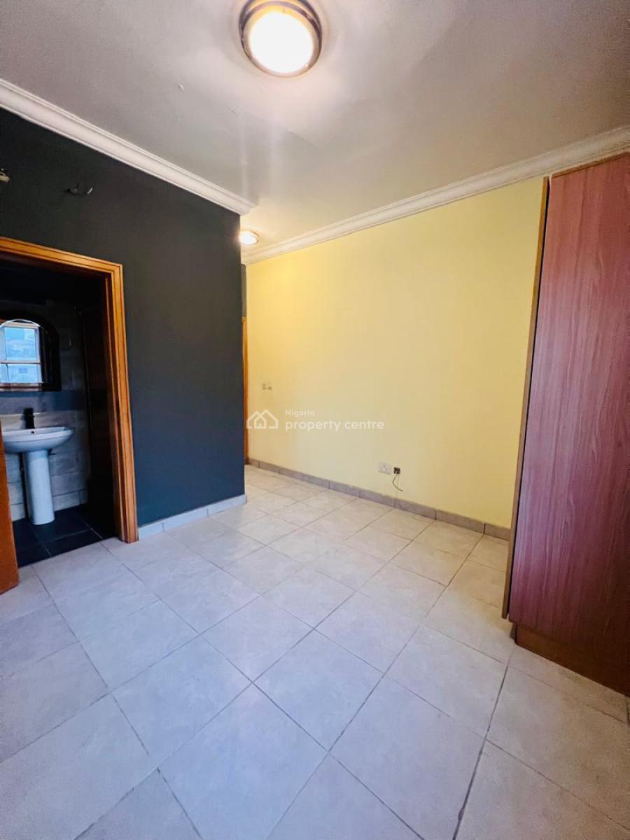 Cozy, Fully Serviced 2 Bedroom Apartment Upstairs, Off Admiralty Way, Lekki Phase 1, Lekki, Lagos, Flat / Apartment for Rent