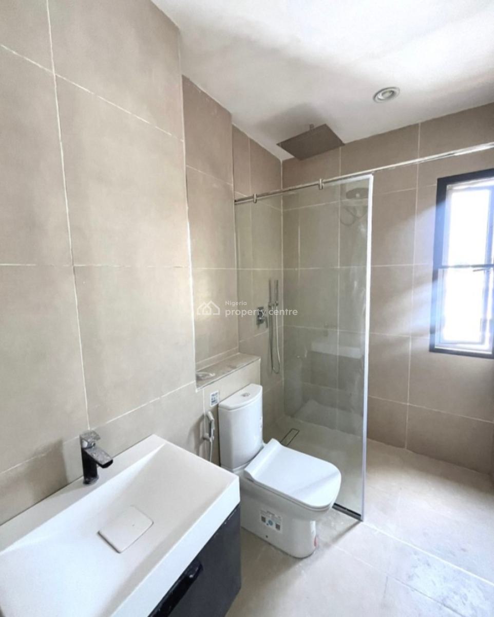 Newly Built and Serviced with 24/7 Power Supply 3 Bedroom En-suite Fl, Lekki Phase 1, Lekki, Lagos, Flat / Apartment for Rent