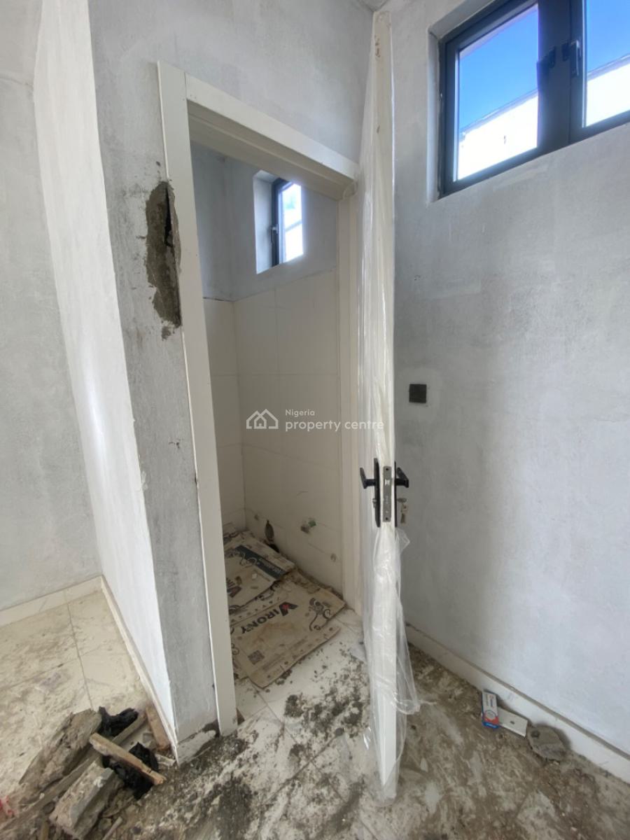 Commercial Space, Mobil Road, Ilaje, Ajah, Lagos, Commercial Property for Sale