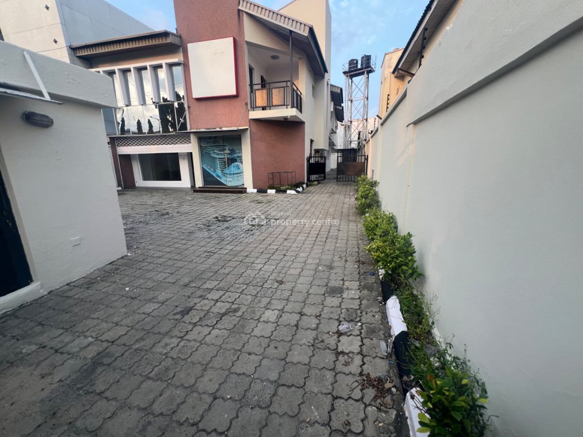 Self Compound 4 Bedroom Semi-detached Duplex with 2 Rooms Bq, Lekki Phase 1, Lekki, Lagos, Semi-detached Duplex for Rent