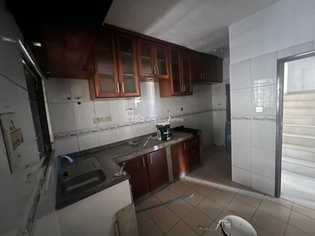 Standard 3 Bedroom Apartment with Bq, Lekki Phase 1, Lekki, Lagos, Flat / Apartment for Rent