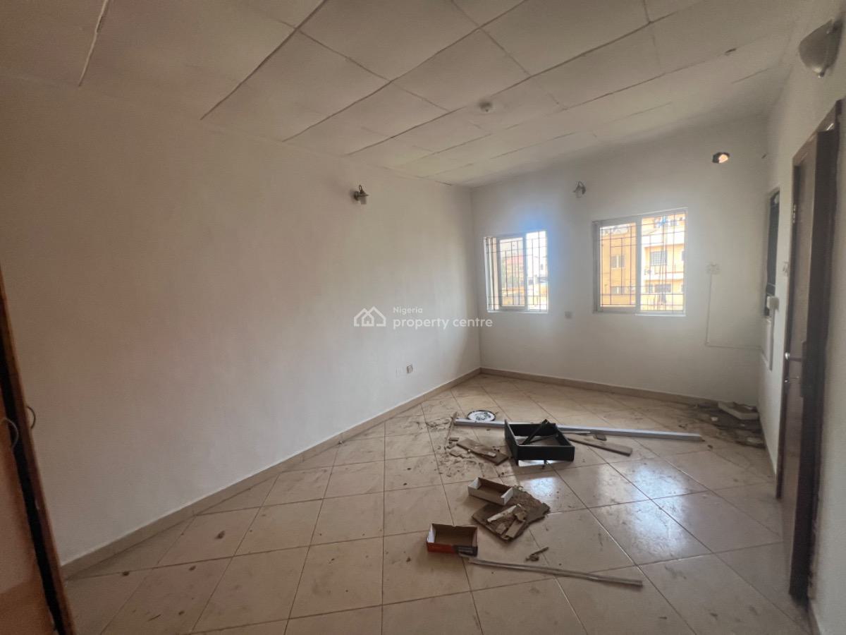 Standard 3 Bedroom Apartment with Bq, Lekki Phase 1, Lekki, Lagos, Flat / Apartment for Rent