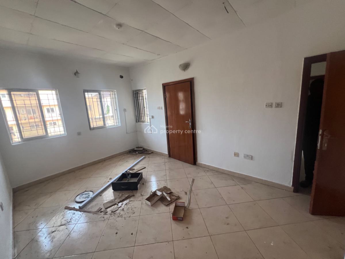 Standard 3 Bedroom Apartment with Bq, Lekki Phase 1, Lekki, Lagos, Flat / Apartment for Rent
